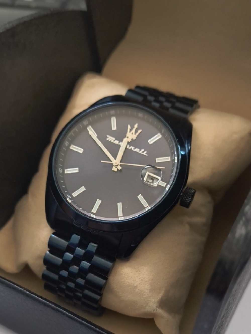 Maserati Attrazione Unisex Watch With Date Window 42mm Stainless Case Bracelet